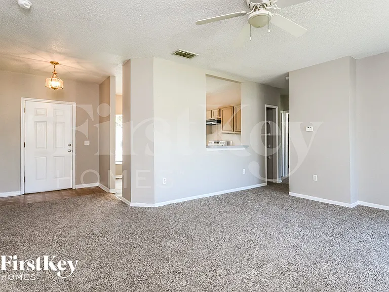 702 Cotulla Dr — Photo 5