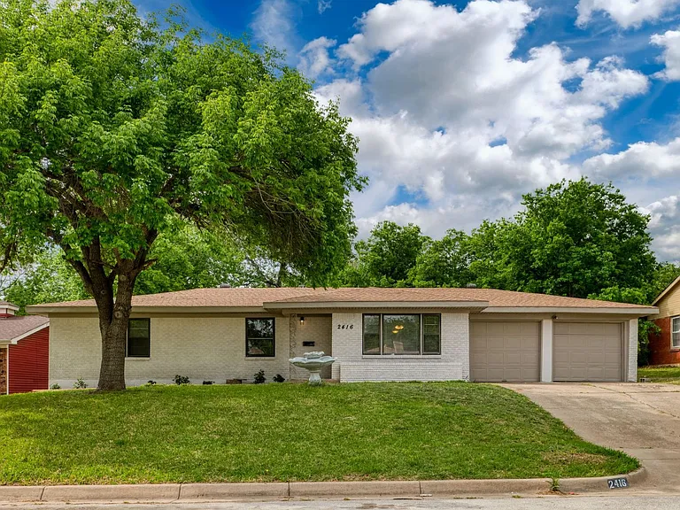 2416 Hillview Dr — Photo 1