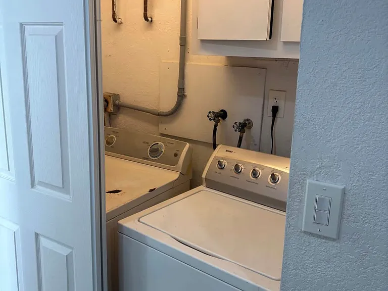 980 NW 200th Ter — Photo 7