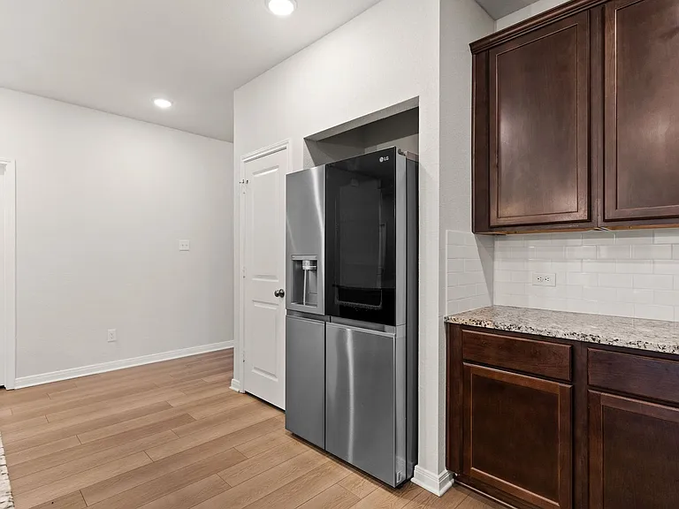 7101 McGregor Loop — Photo 4
