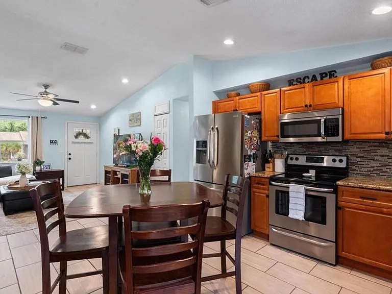 3042 Hanna Ct — Photo 4