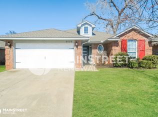 9509 Apple Dr, Midwest City, OK 73130