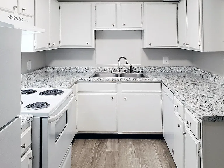 Woodland Villas Apartments — Photo 5