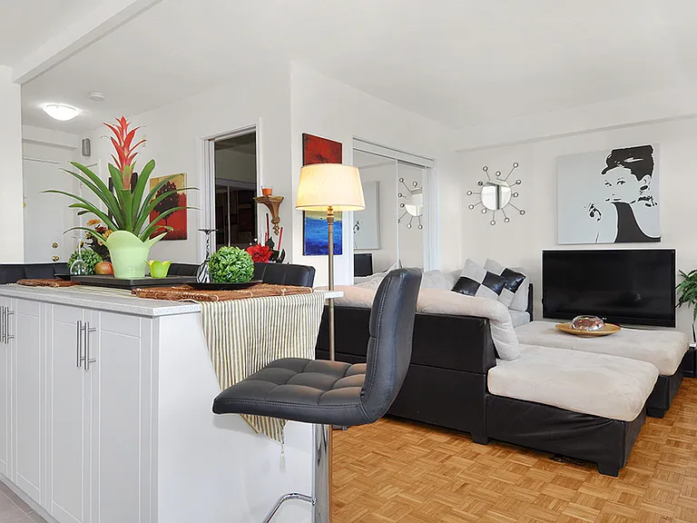 1294 Islington Ave #401 — Photo 4