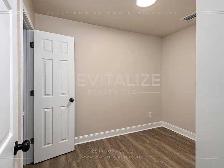 1704 McGill Ave — Photo 16