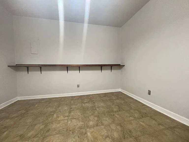610 W Princess Anne Rd #B2 — Photo 4