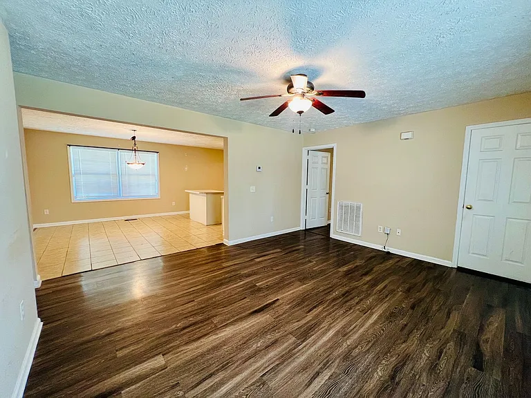 3314 Amay James Ave — Photo 2