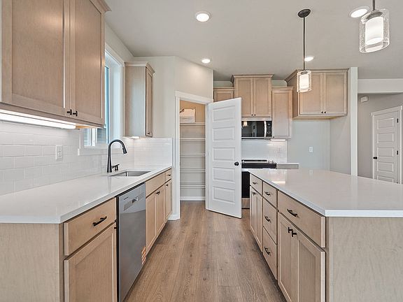 808 L ST NE by Aho Construction