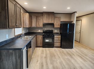 12 Metric Rd, Iowa City, IA 52240