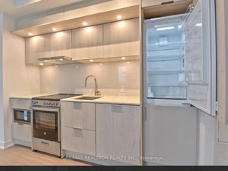 448 Burnhamthorpe Rd W #811 — Photo 5