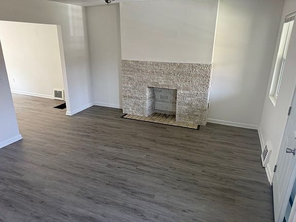 5th image of 126 Stanton Ct W #126
