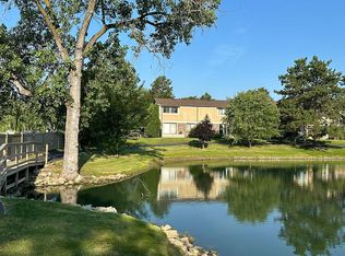 401 Catbird Ln, Deerfield, IL 60015