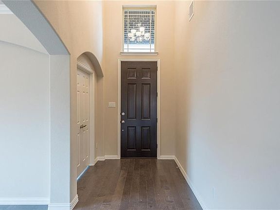3rd image of 140 Saint Mark Ln