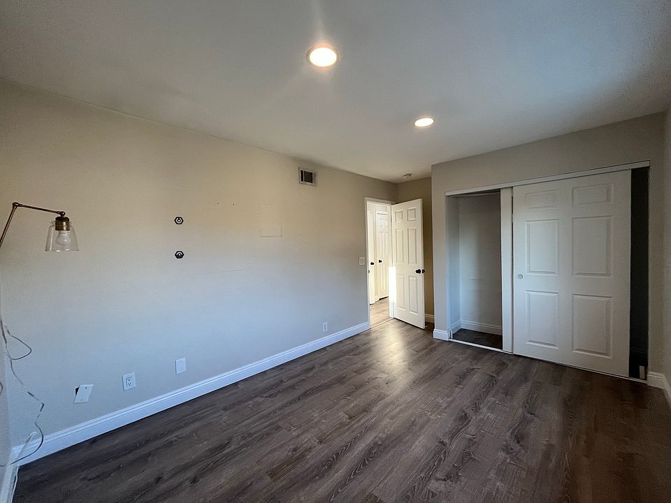 1st image of 12115 Wintergreen Dr Unit 4