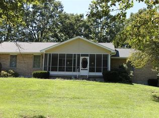 1301 Peacock Rd, Saint Clair, MO 63077