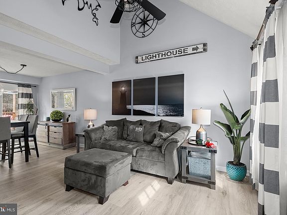 3rd image of 1672 Brimfield Cir