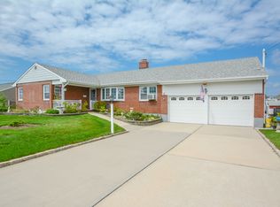 110 Beach Rd, Massapequa, NY 11758