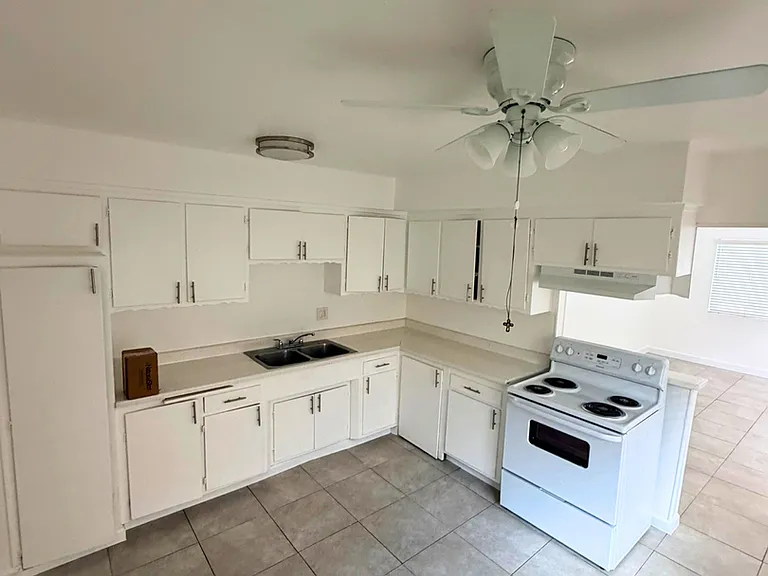 1775 Locust Avenue — Photo 4