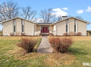 508 Red Bud Ln, Auburn, IL 62615