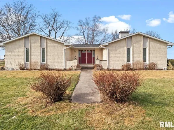 508 Red Bud Ln, Auburn, IL 62615