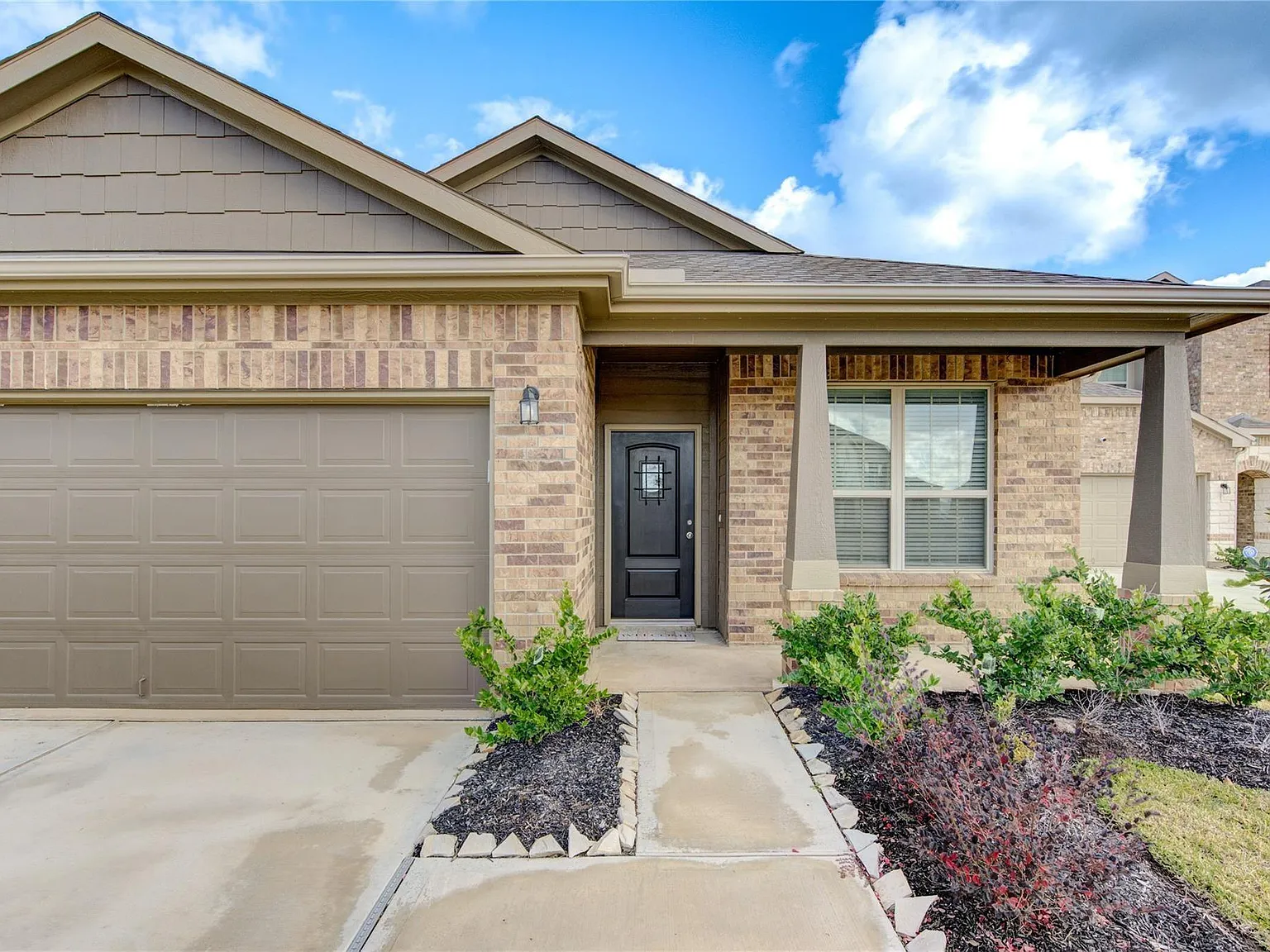3 bed, 2.0 bath, 1567 sqft, $2,200 — Photo 2