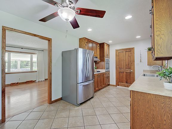 2nd image of 374 W Thompson Rd