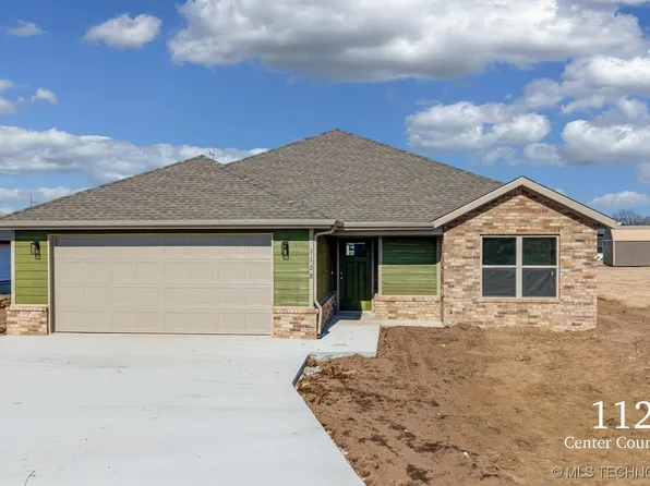 1128 Center Cir, Grove, OK 74344