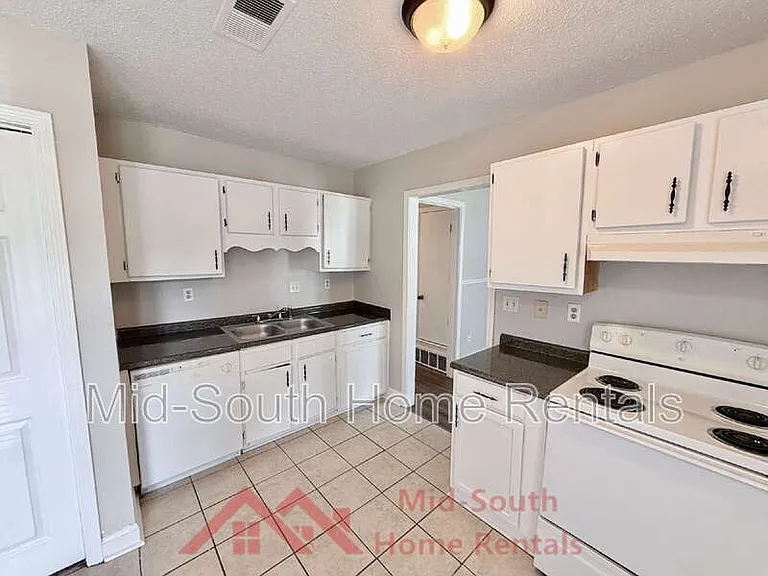 4505 Villagreen Dr — Photo 8