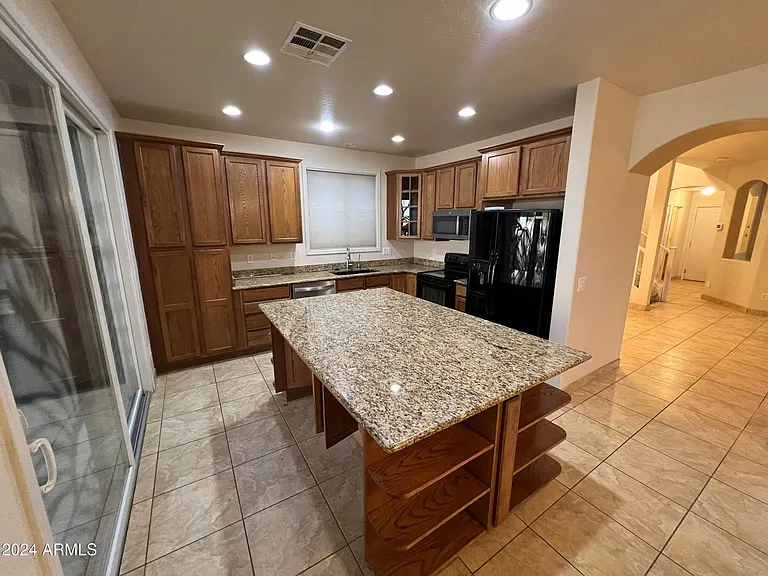 2226 E Bowker St — Photo 11