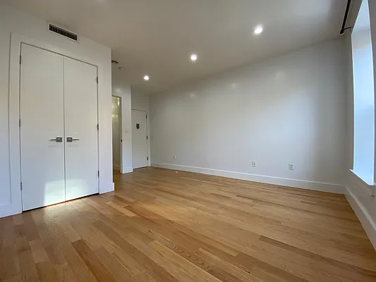 Rented by Nooklyn NYC LLC | media 8