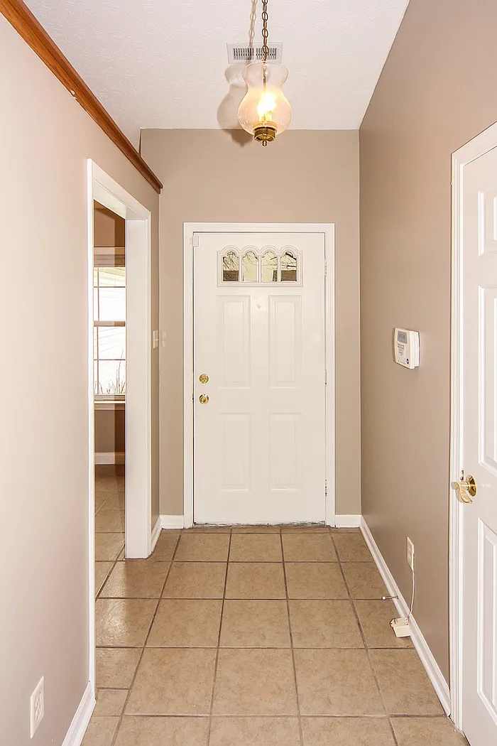 3 bed, 2.0 bath, 1212 sqft, $1,795 — Photo 2