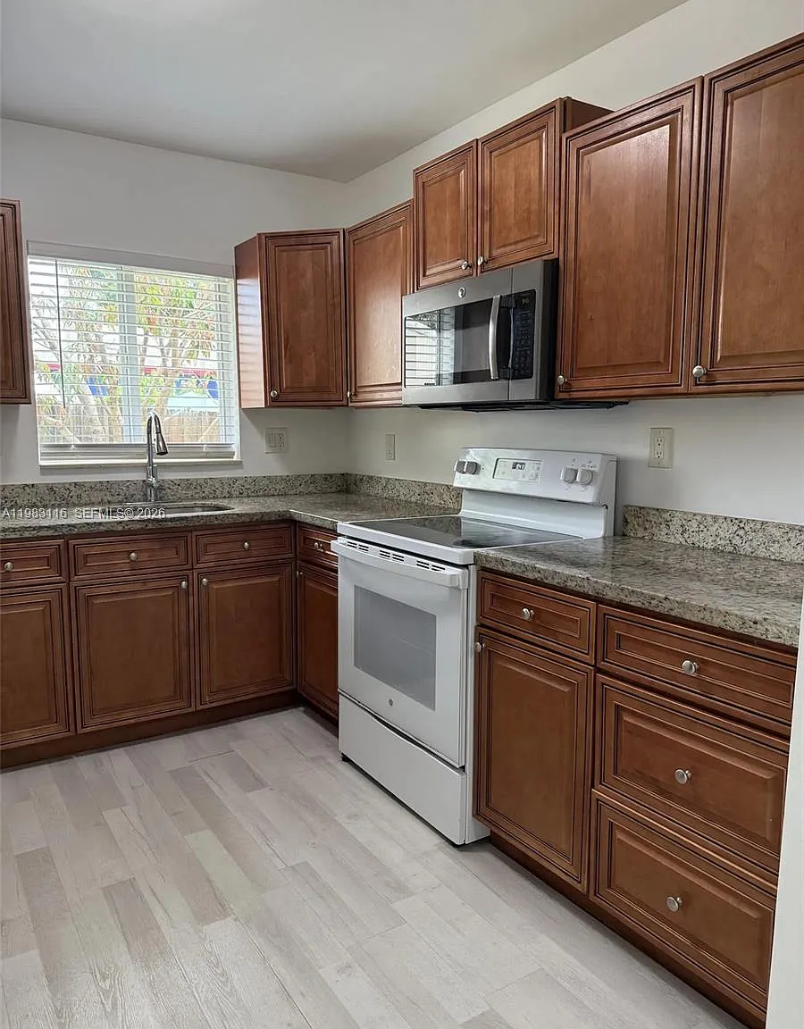 3 bed, 2.0 bath, $2,700 — Photo 3