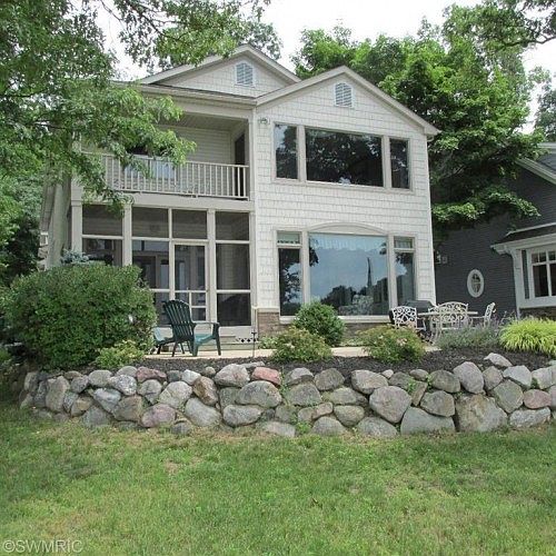 1st image of 660 E Gull Lake Dr