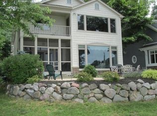 660 E Gull Lake Dr, Augusta, MI 49012