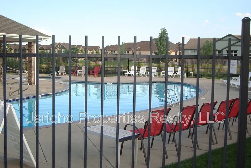 3 bed, 2.0 bath, 1264 sqft, $1,995 — Photo 2