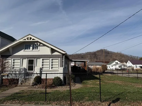 203 S 2nd Avenue, Paden City, WV 26159