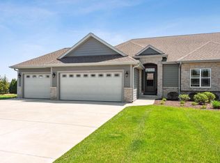 3075 Fairway View Ct, Hubertus, WI 53033