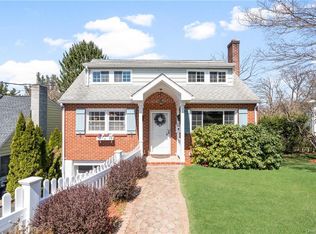 51 Entrance Way, Valhalla, NY 10595