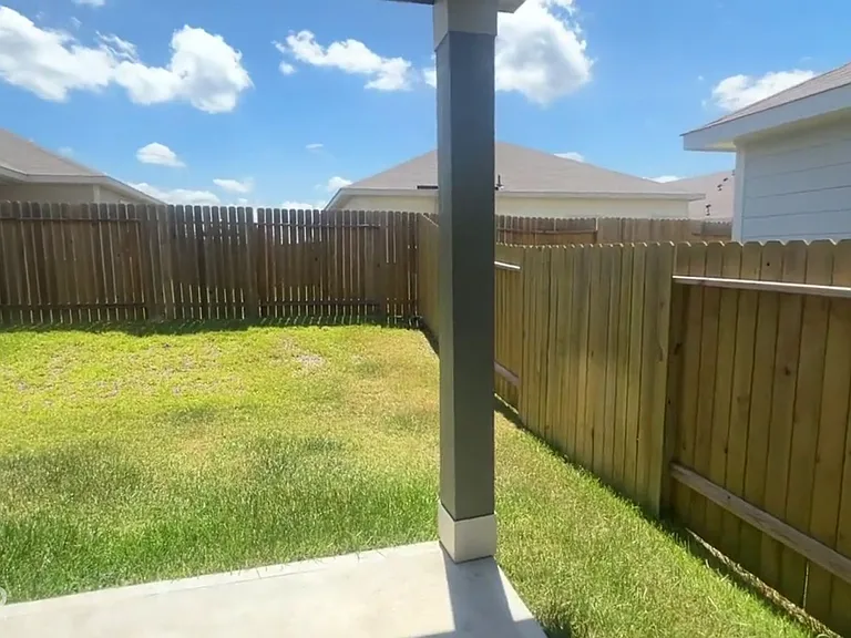 15438 Maple Terrace Dr — Photo 3