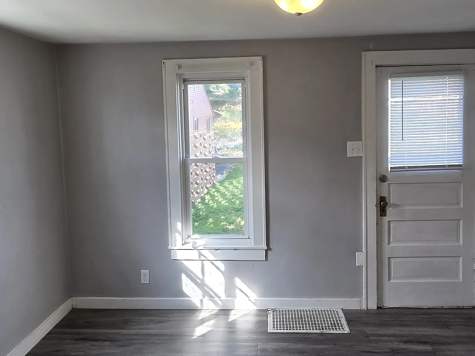 2 bed, 590 sqft, $1,000 — Photo 4