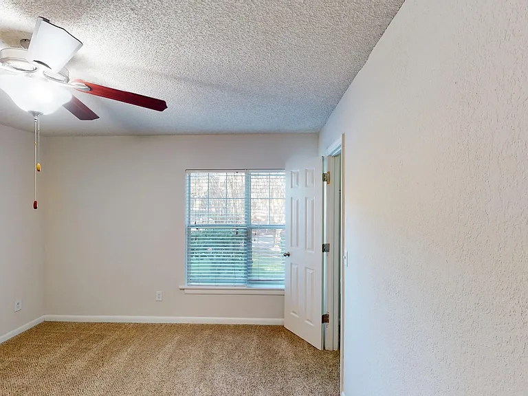 Altamira Place Apartment Homes — Photo 122
