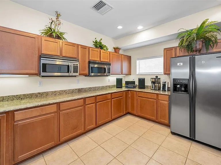 606 Wells Ct #202 — Photo 43