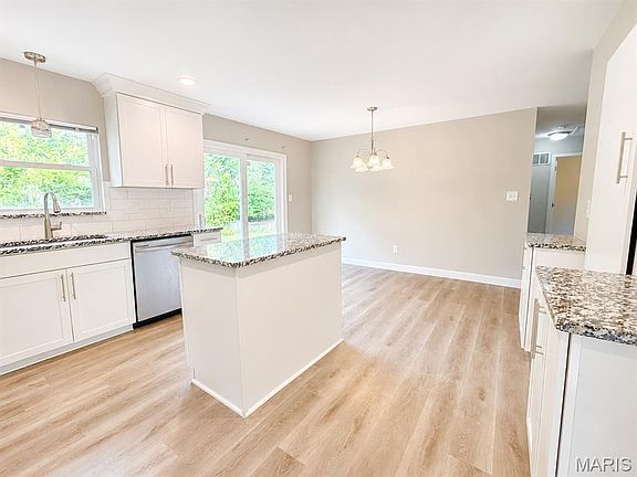 5th image of 207 Bitterwood Dr