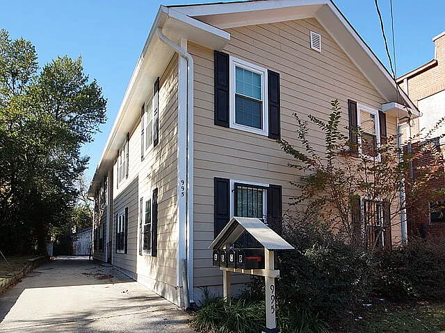 2 bed, 1.0 bath, 790 sqft, $1,950 — Photo 2