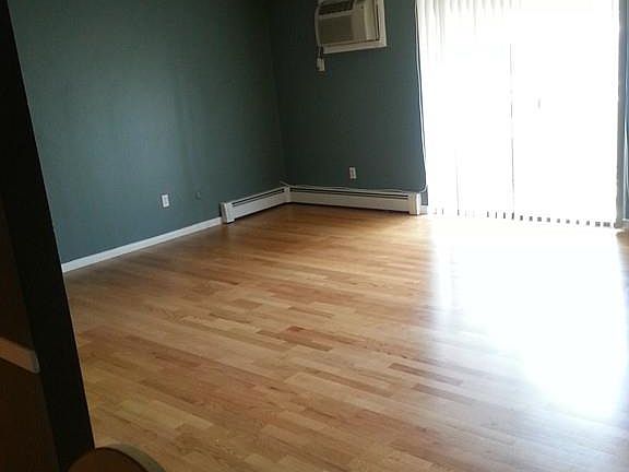 4th image of 50 Colonial Dr Unit 11
