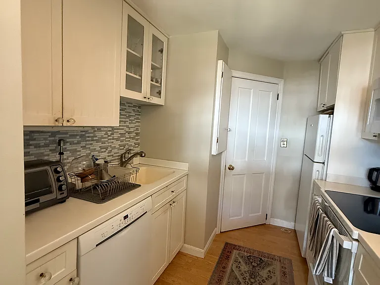 689 State St — Photo 7