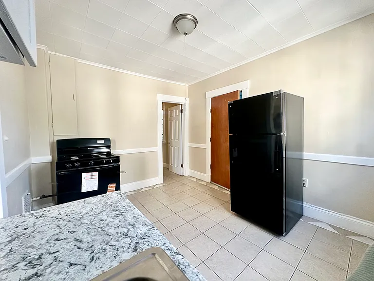74-76 Curtiss St #2 — Photo 6