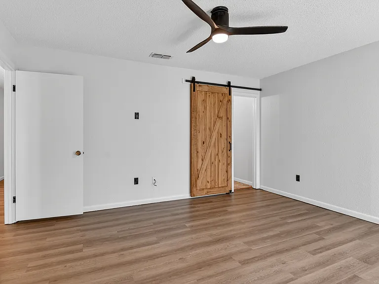 109 E Gladiola St — Photo 17
