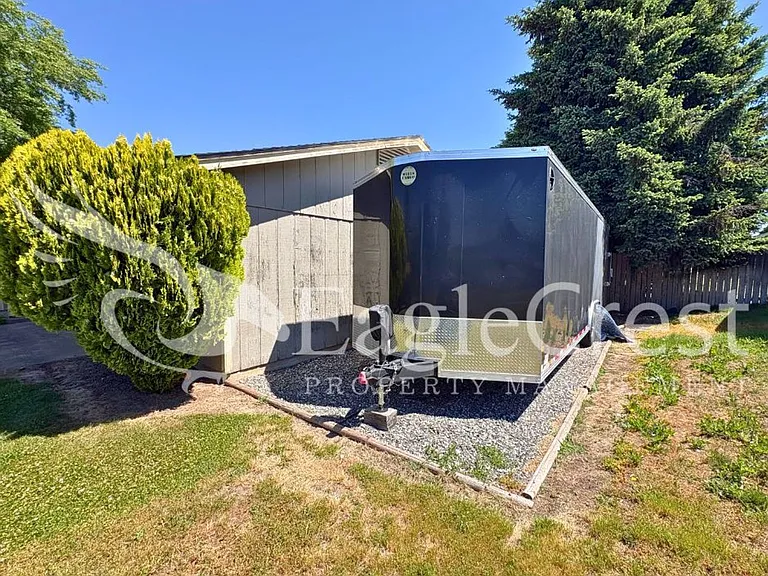924 Shasta Dr — Photo 7