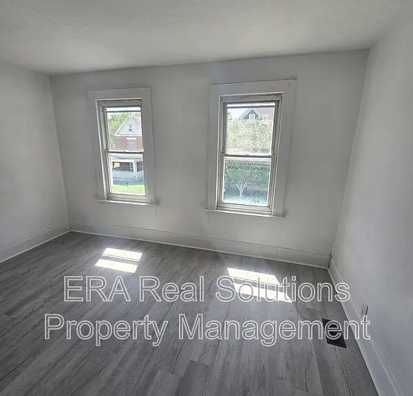 150 S Cypress Ave — Photo 22